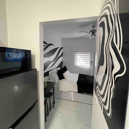 Cozy Studio, Prime Location, Remodeled, 1 Parking Вест-Палм-Біч Екстер'єр фото