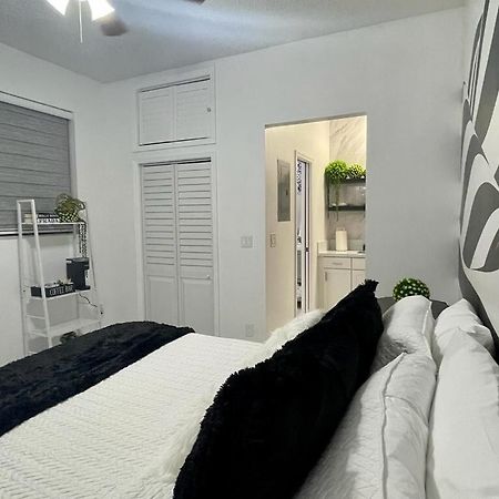 Cozy Studio, Prime Location, Remodeled, 1 Parking Вест-Палм-Біч Екстер'єр фото