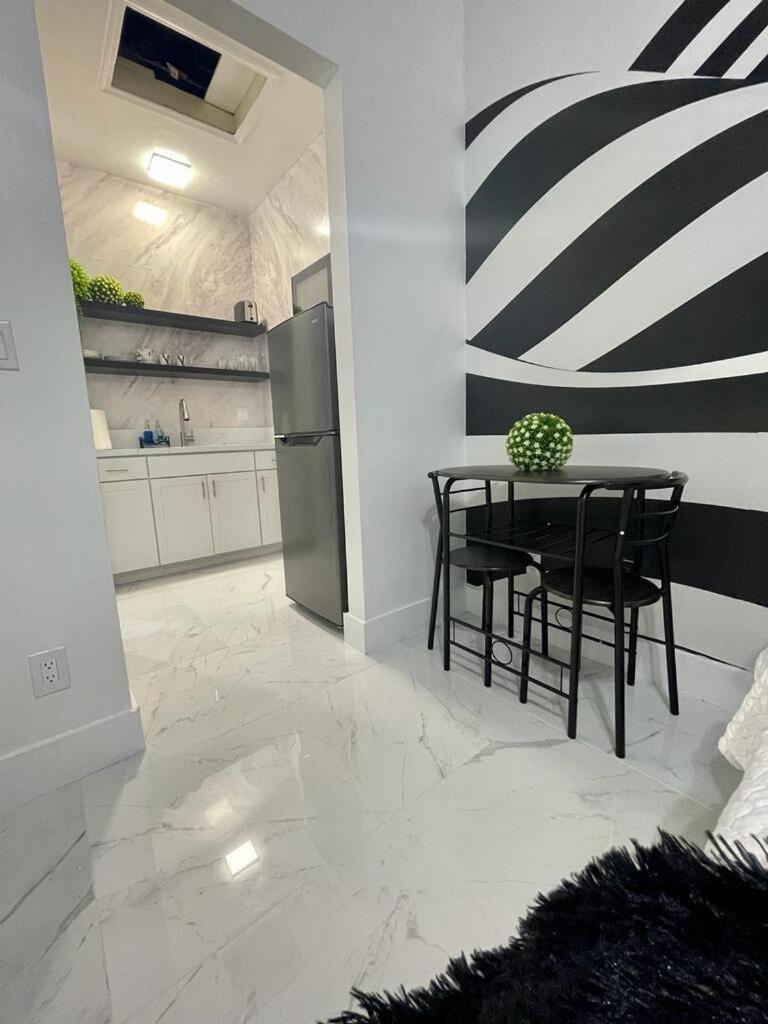 Cozy Studio, Prime Location, Remodeled, 1 Parking Вест-Палм-Біч Екстер'єр фото