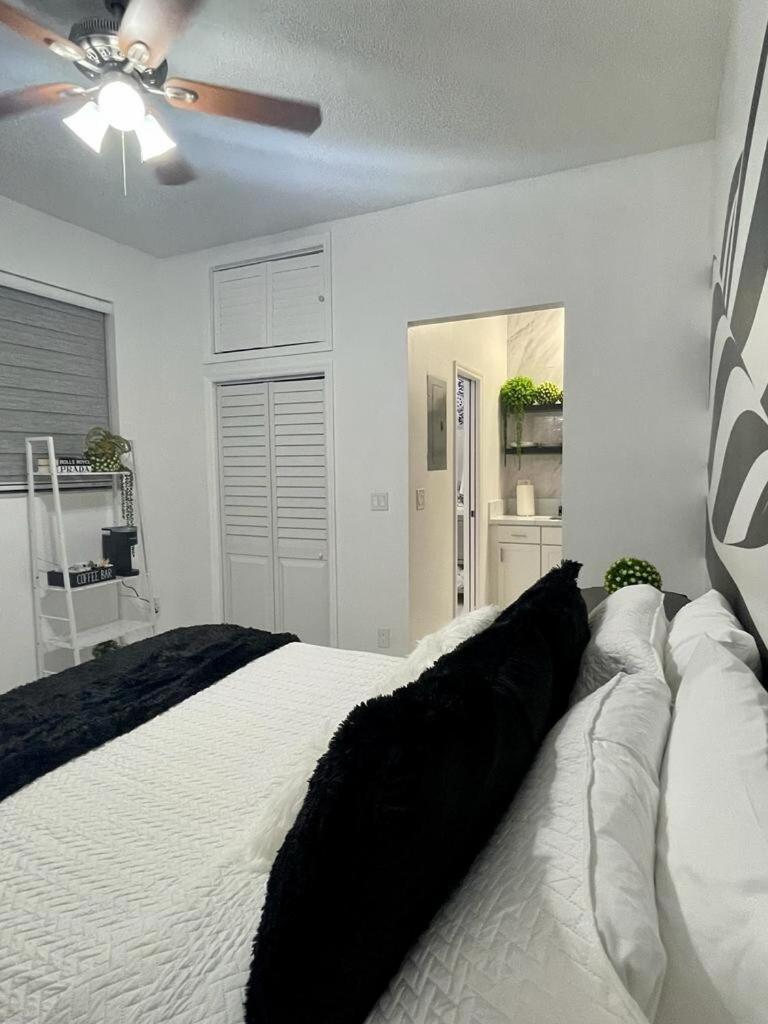 Cozy Studio, Prime Location, Remodeled, 1 Parking Вест-Палм-Біч Екстер'єр фото